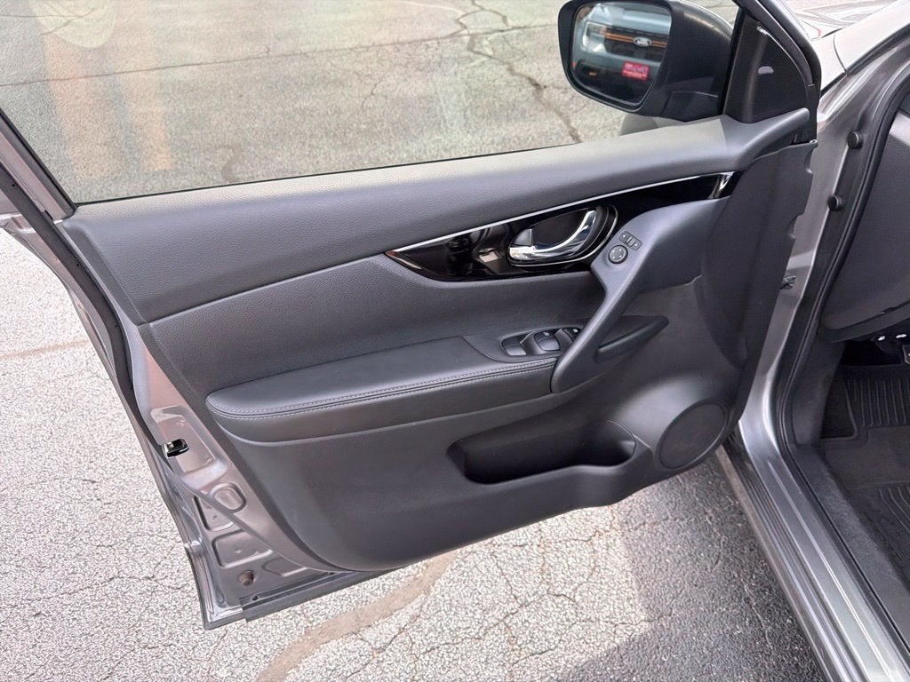 2022 Nissan Rogue Sport SV FWD Xtronic CVT