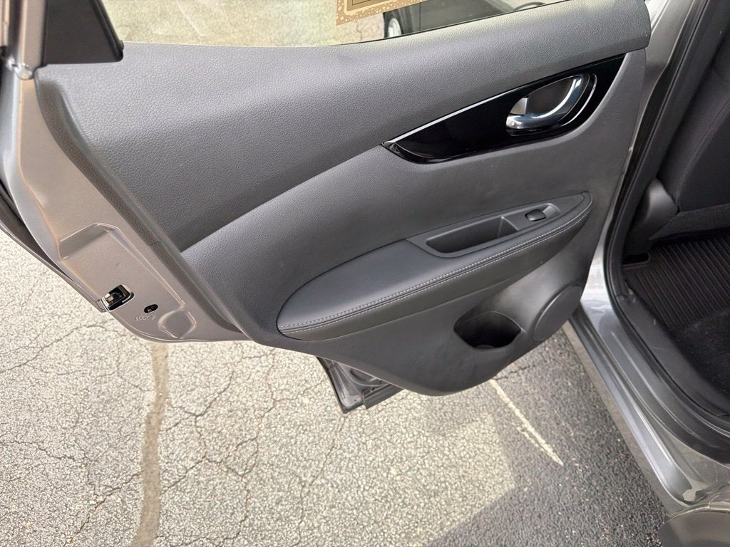 2022 Nissan Rogue Sport SV FWD Xtronic CVT