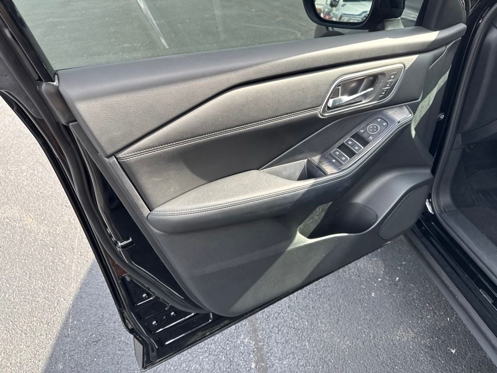 2025 Nissan Rogue Platinum FWD