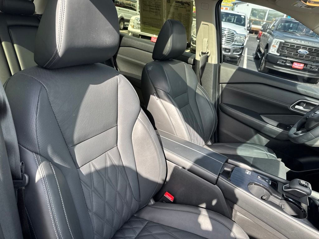 2025 Nissan Rogue Platinum FWD