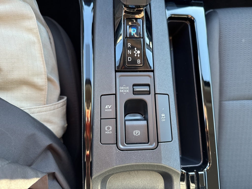 2025 Toyota Prius LE