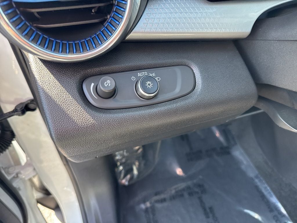 2025 Chevrolet Trax FWD LT