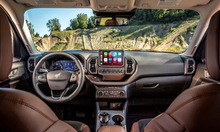 26Ford-Bronco-InteriorFrontSeatingCenterView