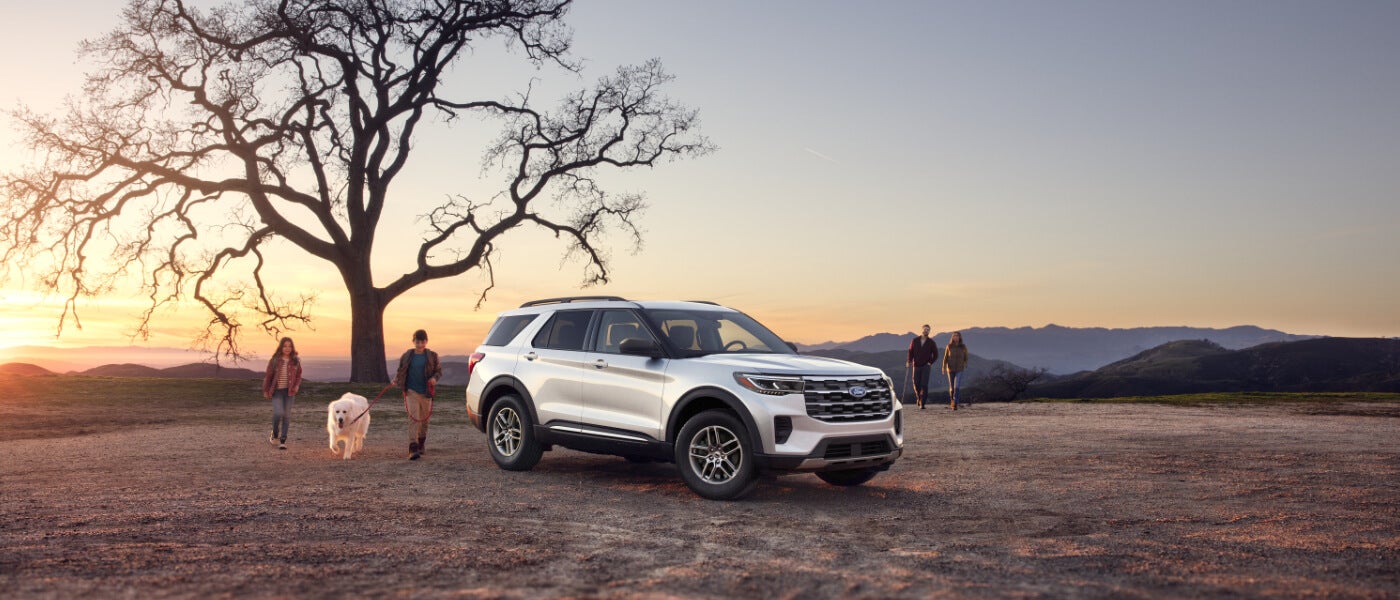 2026Ford-Explorer-ExteriorParkedInField